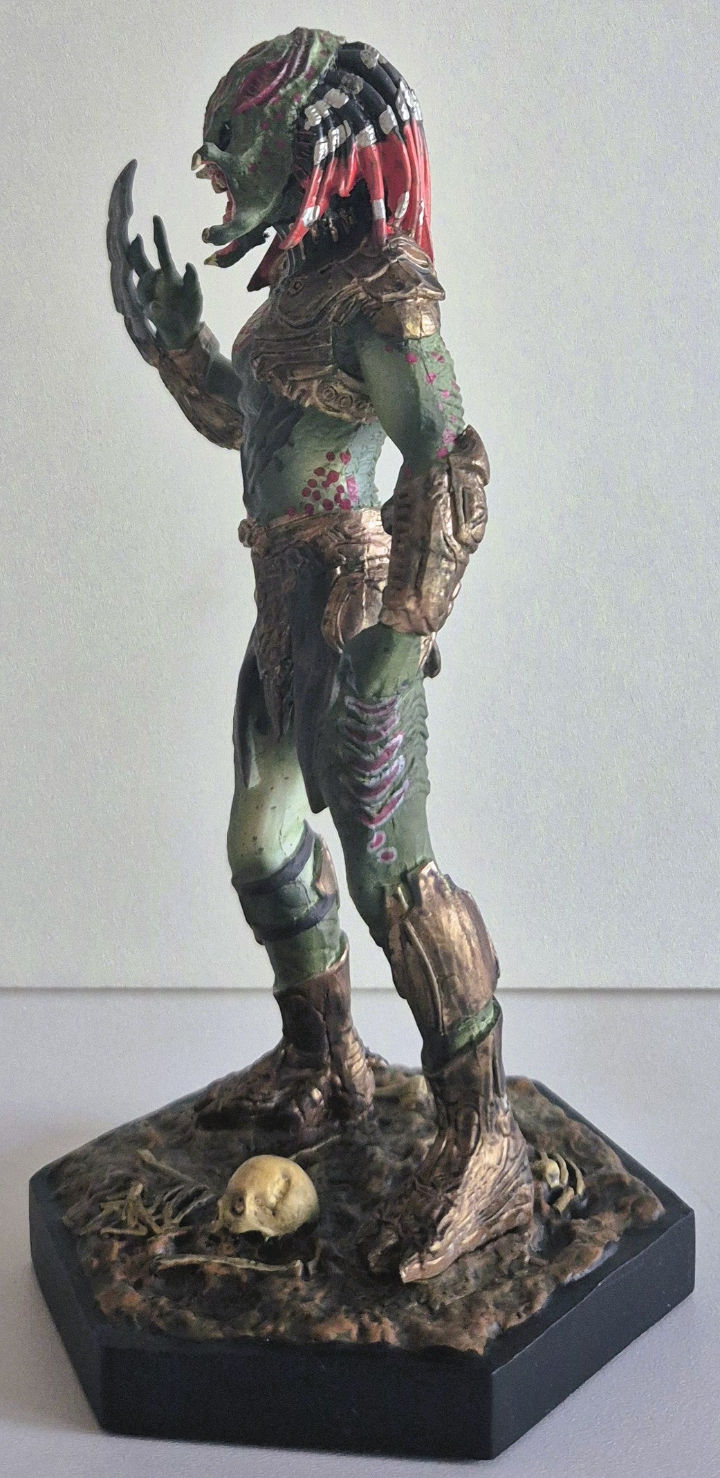 Predators Berseker Predator™ Figurine
