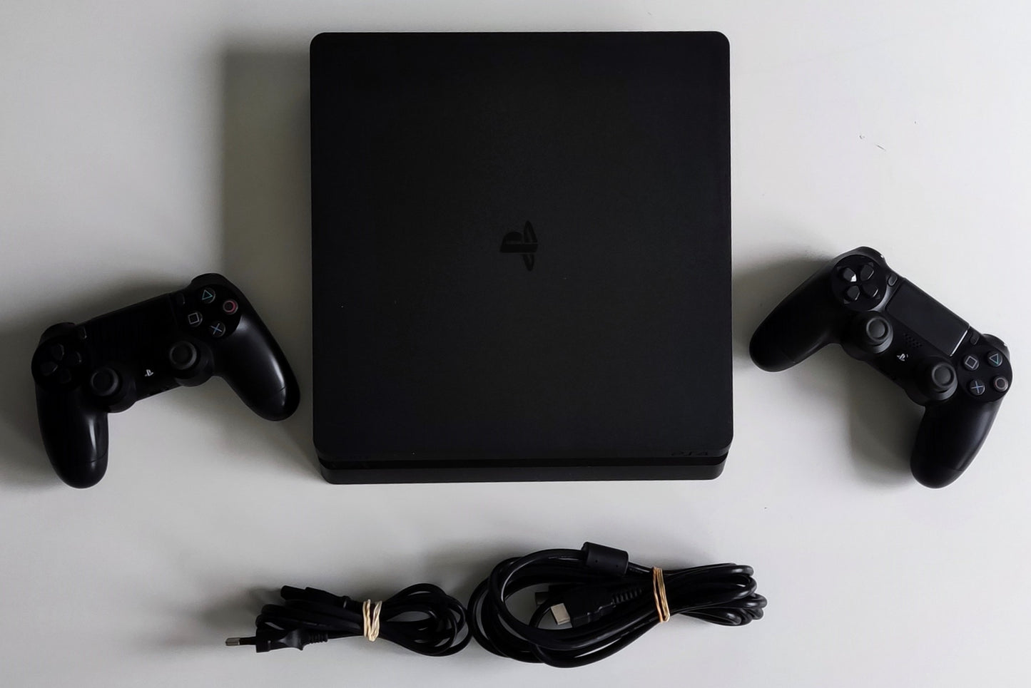 Playstation 4 PS4 Slim 1 TB